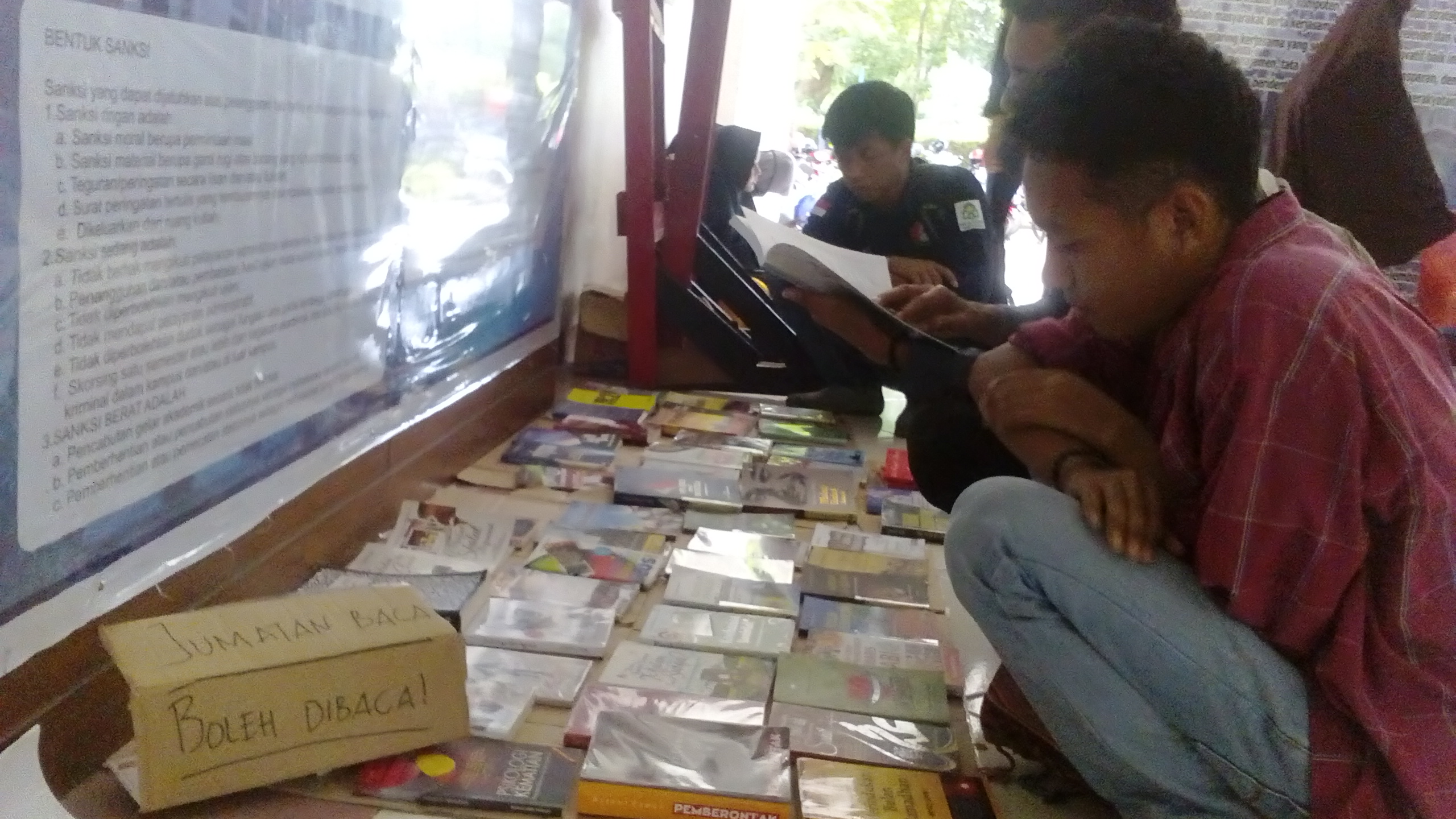 Gambar KOMUNITAS READPUBLIK TEBARKAN VIRUS LITERASI UIN ALAUDDIN